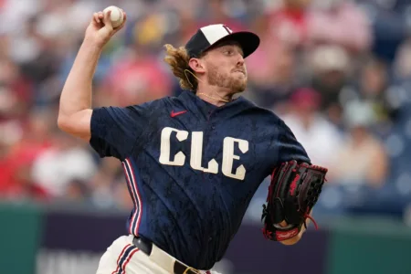 Diamondbacks score 4 in 8th to beat Guardians 4-1